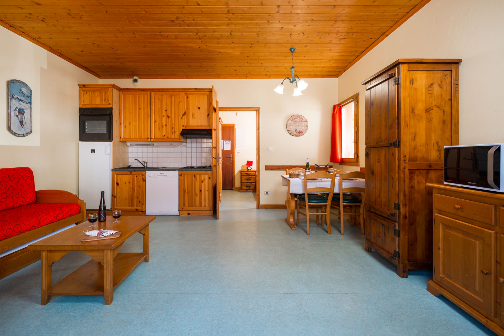 /media/appartement-4-pers-ch-cabine/tablette/sejour-studio.jpg