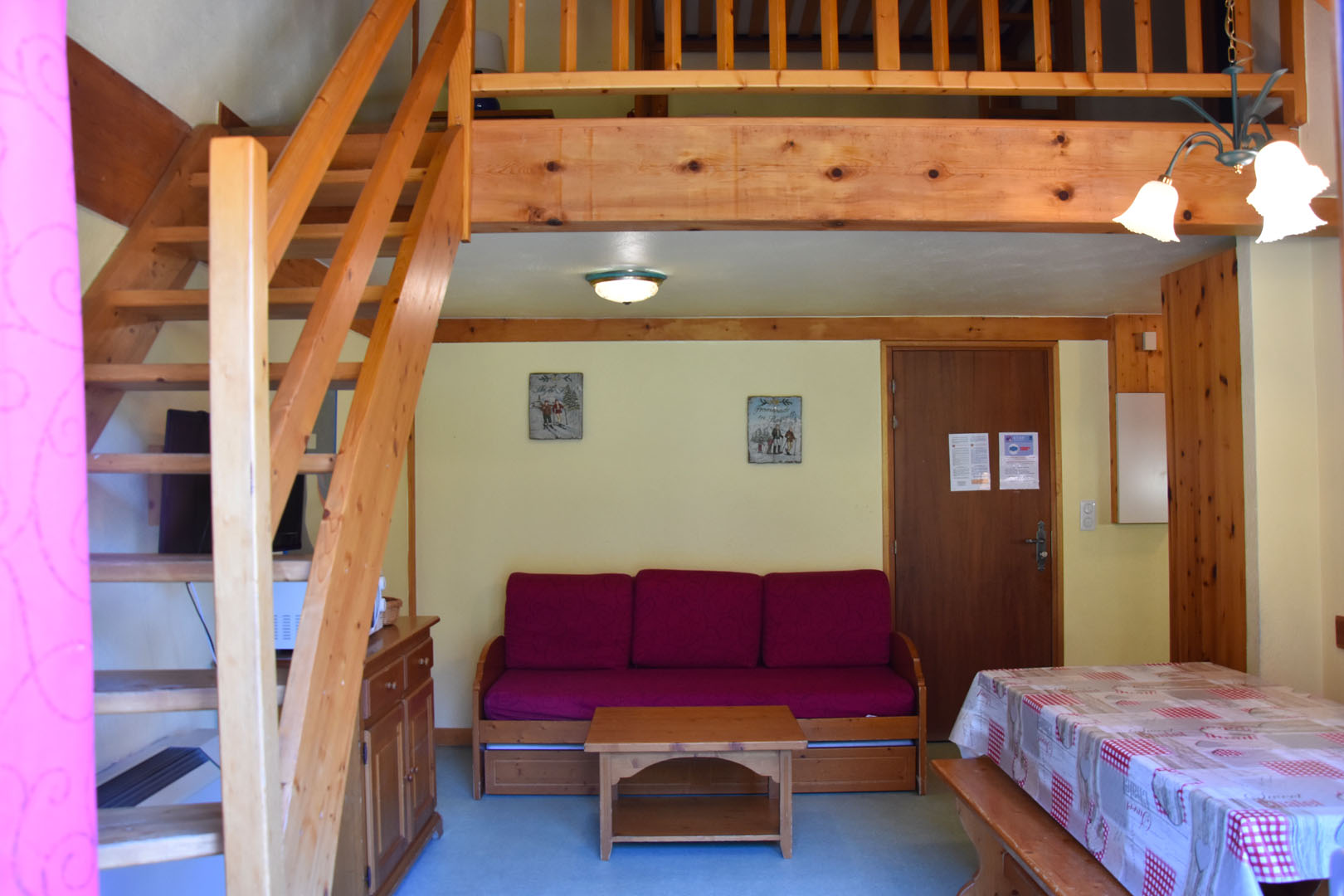 Salon, accès mezzanine