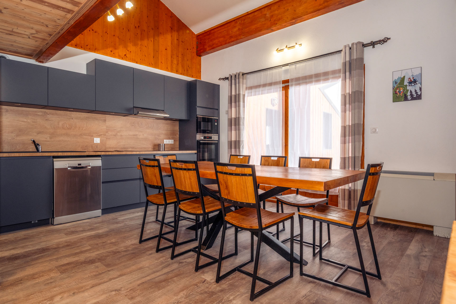 /media/appartement-8-pers-T4-duplex/tablette/cuisine-appartement.jpg