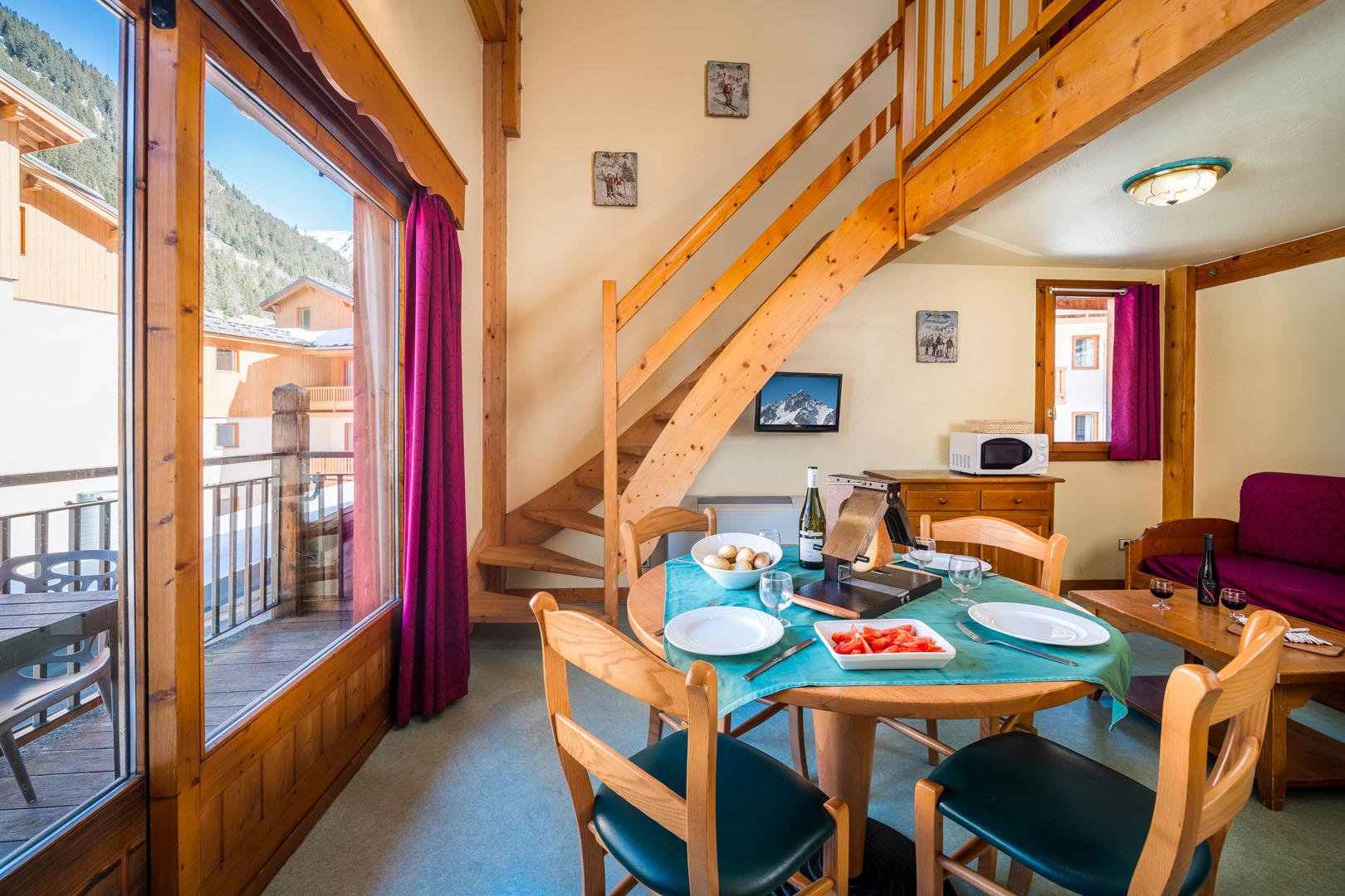 /media/appartement-duplex-4-pers/tablette/sejour-duplex.jpg